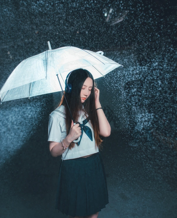 雨天JK正片br - 拿相机的执义